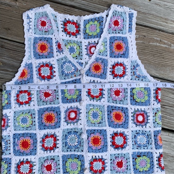 Floral crocheted vest - Picture 6 of 7